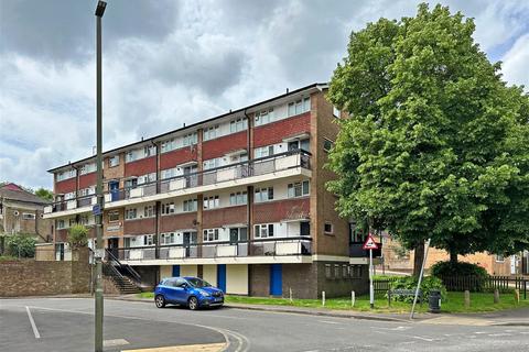 2 bedroom flat for sale, Sincots Road, Redhill