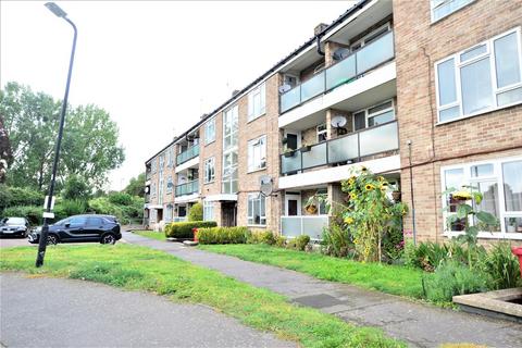 2 bedroom flat to rent, Maryside Langley Berkshire