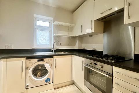 2 bedroom apartment for sale, Marsh Court, Hayes UB4