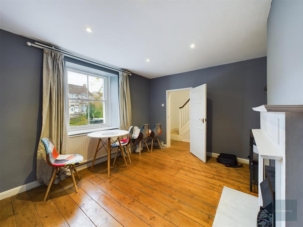 Newtown, Trowbridge BA14 2 bed terraced house to rent £1,100 pcm (£