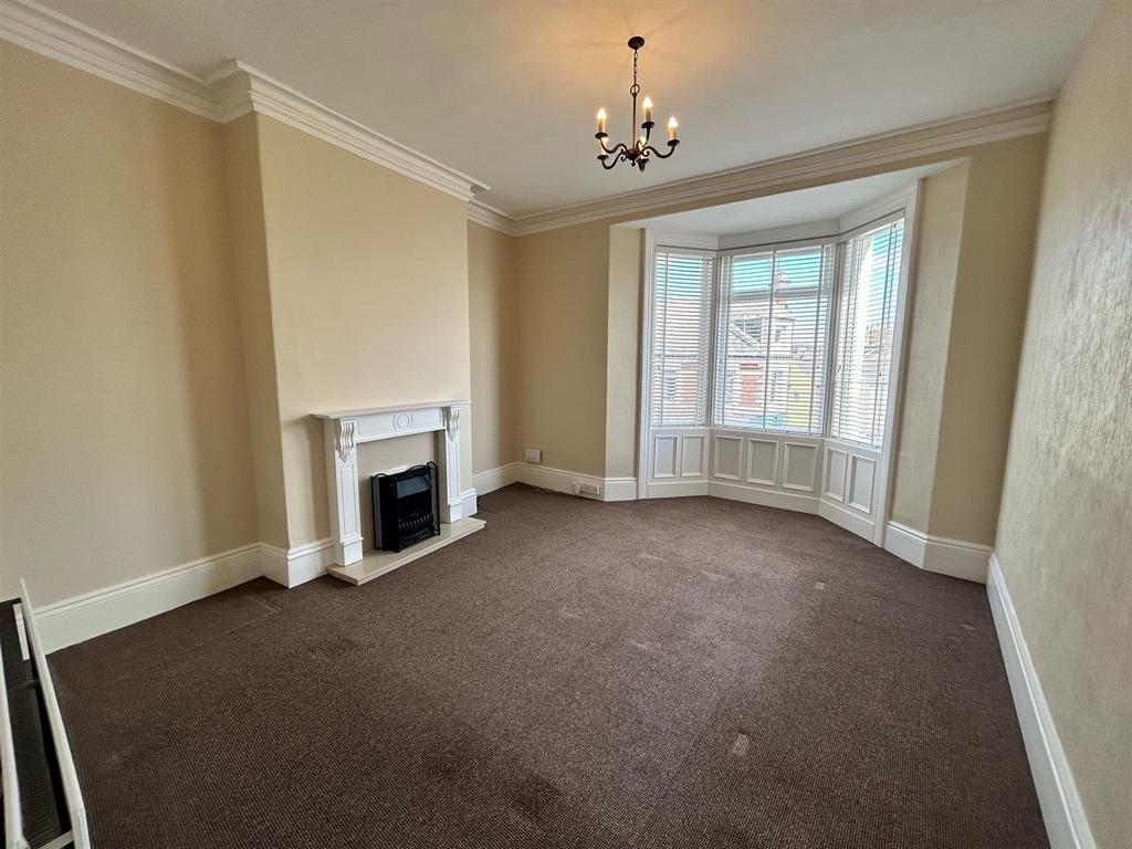 John Street, Cullercoats 2 bed apartment £750 pcm (£173 pw)
