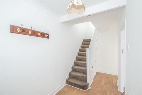 3 bedroom semi-detached house to rent, Brodie Road, North Chingford