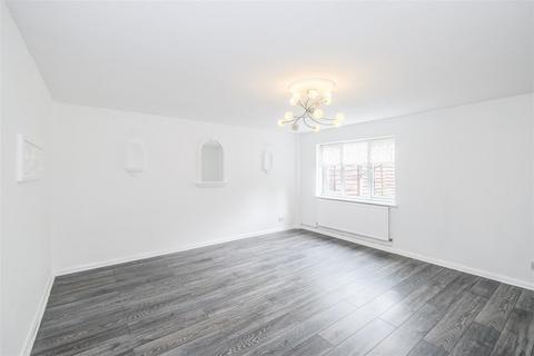 35 Gurney Close, London, E17 5PR
