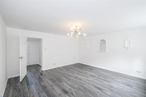 35 Gurney Close, London, E17 5PR