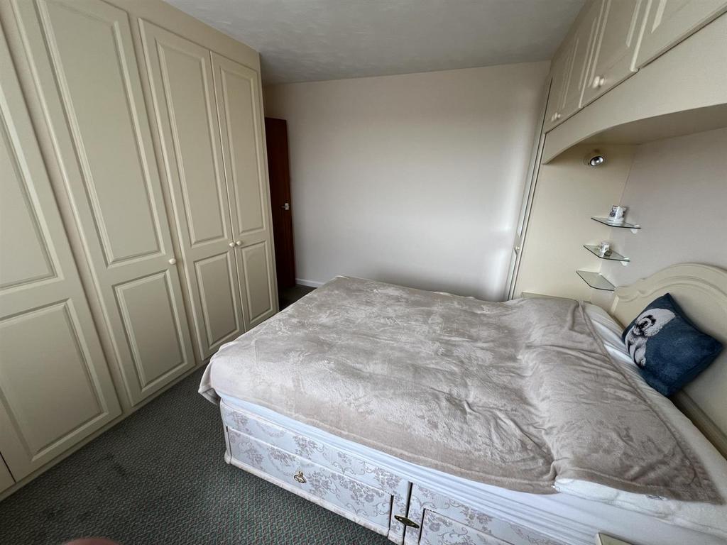 Master Bed.jpg