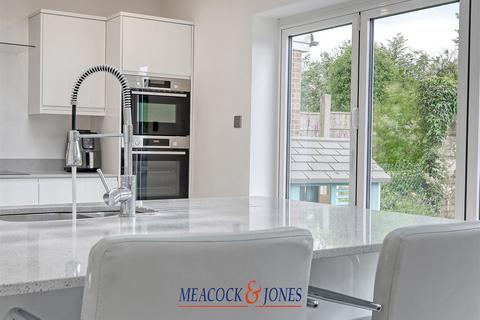7 Lyndhurst Way, Hutton, Brentwood, CM13 2QZ