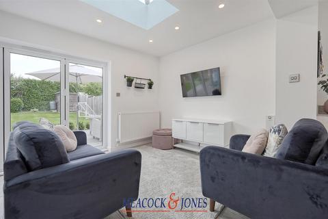 7 Lyndhurst Way, Hutton, Brentwood, CM13 2QZ