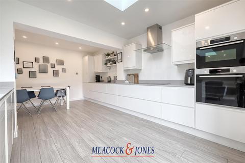 7 Lyndhurst Way, Hutton, Brentwood, CM13 2QZ
