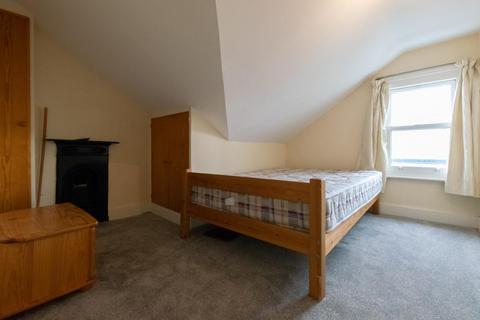 2 bedroom maisonette to rent, Auckland Road, Cambridge
