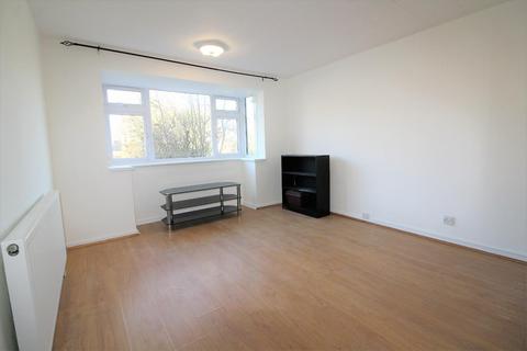 3 bedroom maisonette to rent, Gerrards Close, London N14