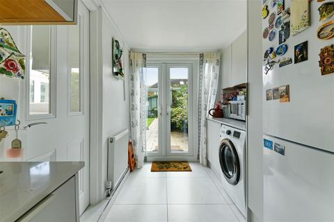 21 Cedar Avenue, Ruislip, HA4 6UJ
