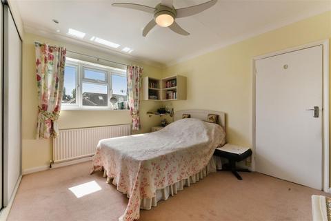 21 Cedar Avenue, Ruislip, HA4 6UJ