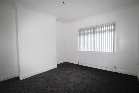 3 bedroom semi-detached house to rent, Lodore Road, Bradford
