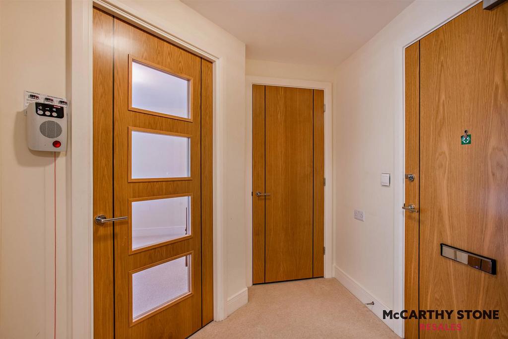 8600557-interior10-800.JPG