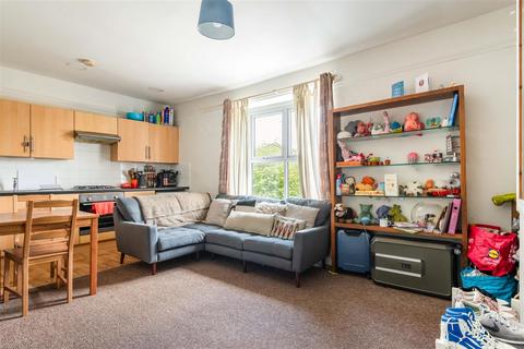 2 bedroom flat to rent, Crookes, Sheffield S10
