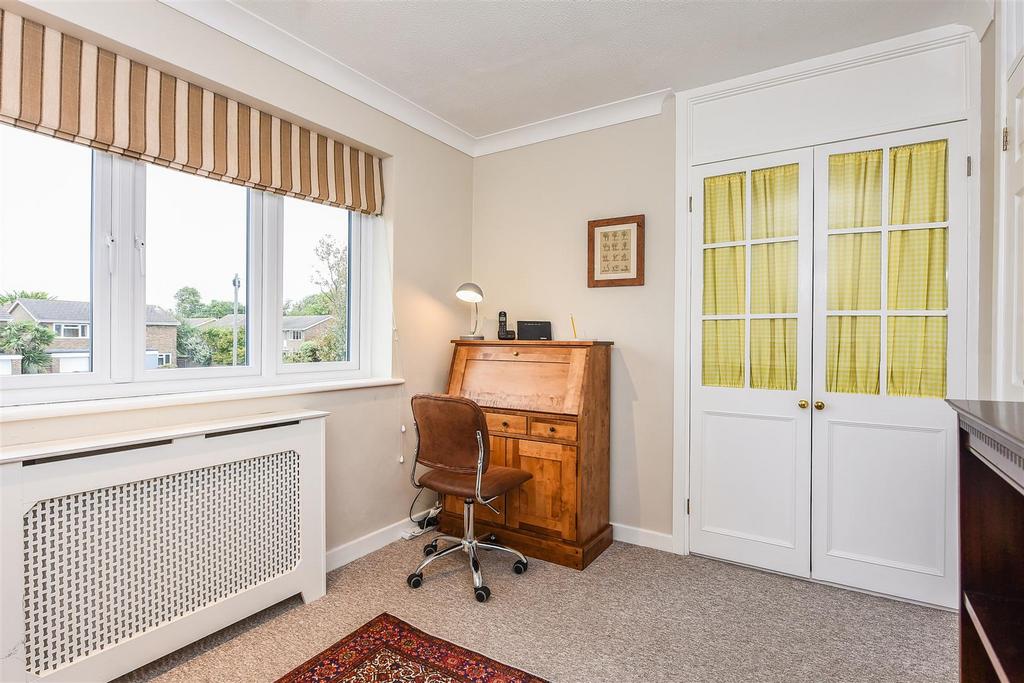Bedroom / Study