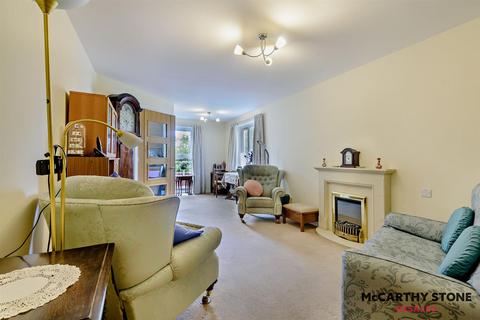 2 bedroom apartment for sale, Farringford Court, Avenue Road, Lymington, Hampshire, SO41 9PA