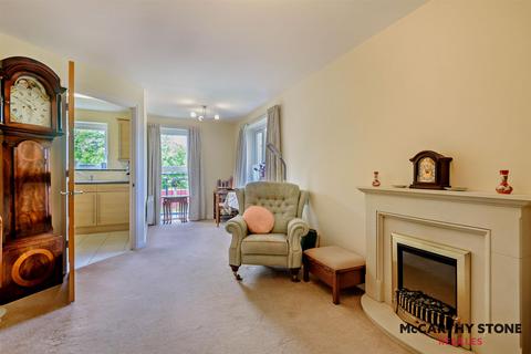 2 bedroom apartment for sale, Farringford Court, Avenue Road, Lymington, Hampshire, SO41 9PA