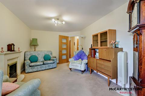 2 bedroom apartment for sale, Farringford Court, Avenue Road, Lymington, Hampshire, SO41 9PA