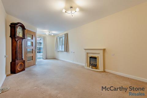 2 bedroom apartment for sale, Farringford Court, Avenue Road, Lymington, Hampshire, SO41 9PA