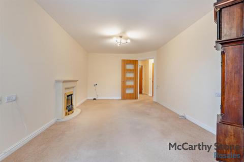 2 bedroom apartment for sale, Farringford Court, Avenue Road, Lymington, Hampshire, SO41 9PA