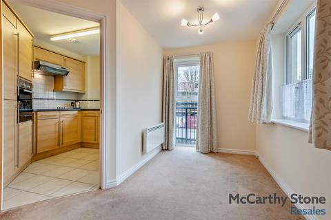 2 bedroom apartment for sale, Farringford Court, Avenue Road, Lymington, Hampshire, SO41 9PA