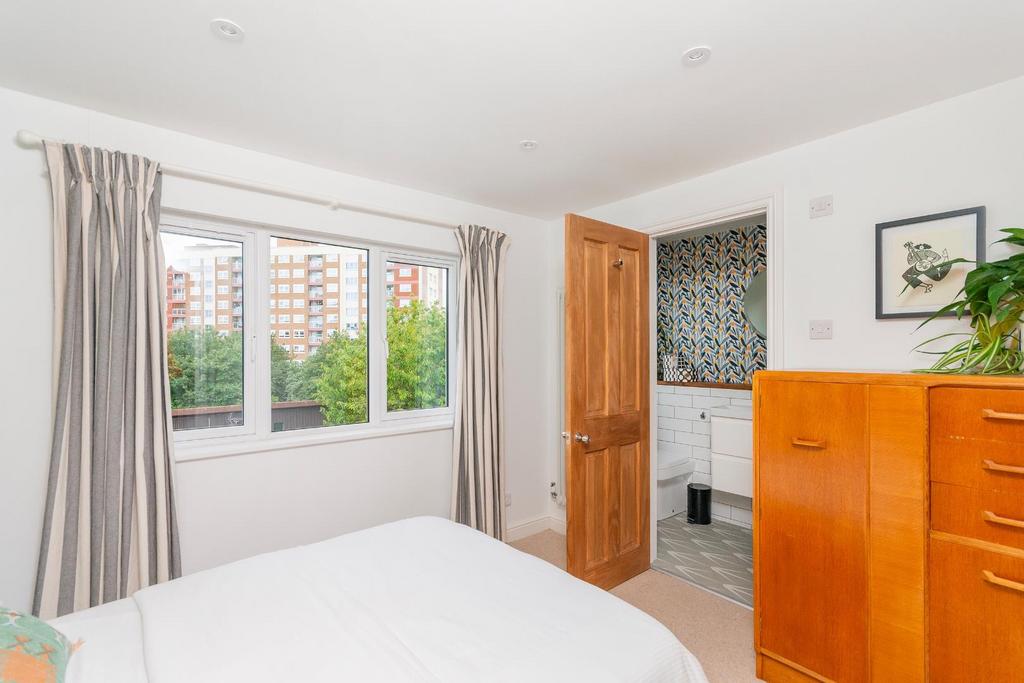 3 A0 GRSV - Bedroom L.jpg