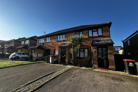 2 bedroom terraced house for sale, Dale Close, Dunstable