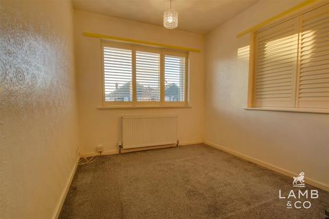 2 bedroom semi-detached bungalow to rent, Tyndale Drive, Clacton-On-Sea CO15