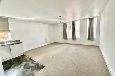 2 bedroom apartment to rent, The Crescent, Scarborough YO11 2PW