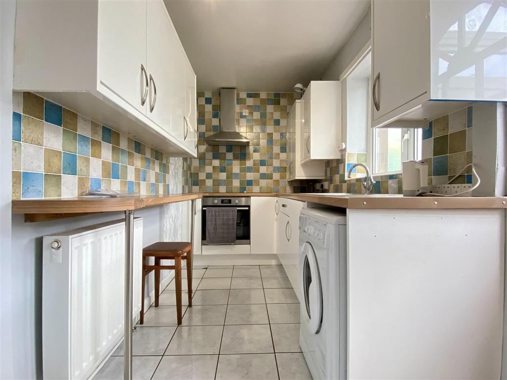 Burton Edge, Bakewell 2 bed semidetached house to rent £900 pcm (£