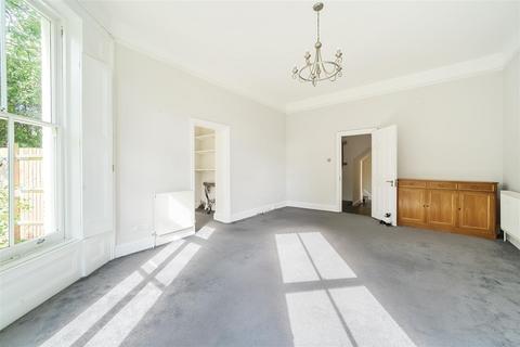2 bedroom flat to rent, Ravens Ait Hall, Surbiton