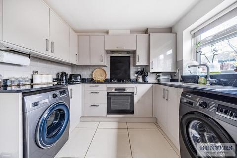 6 Roman Square, London, SE28 8RQ