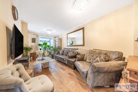 6 Roman Square, London, SE28 8RQ