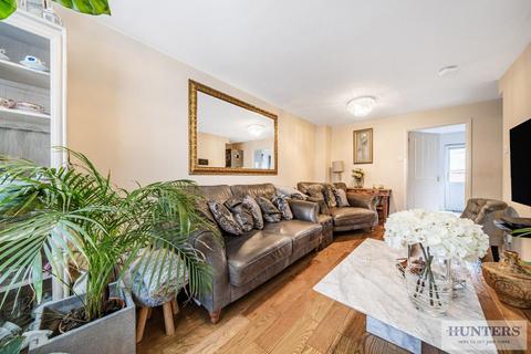 6 Roman Square, London, SE28 8RQ