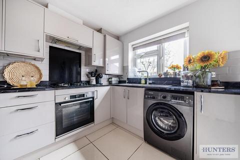 6 Roman Square, London, SE28 8RQ