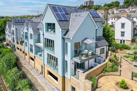 4 bedroom penthouse for sale, Bell Sands, Leigh-On-Sea