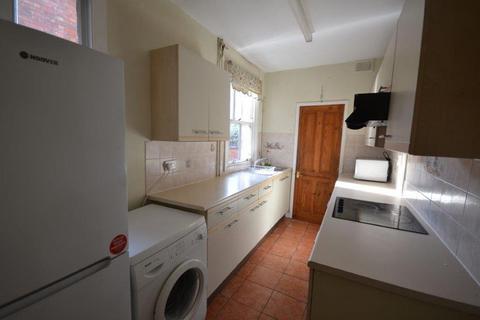 2 bedroom terraced house to rent, Lytton Road, Leicester