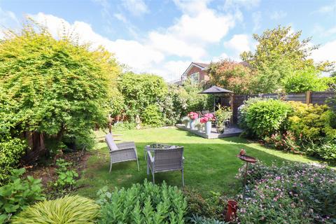 3 bedroom detached house for sale, Kenilworth Road, Fleet GU51