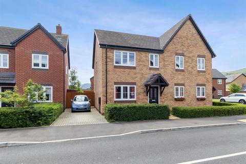 3 bedroom semi-detached house for sale, Grindrod Place, Malvern, WR14 3FB