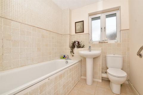 4 Lupin Close, Croydon, CR0 8XZ