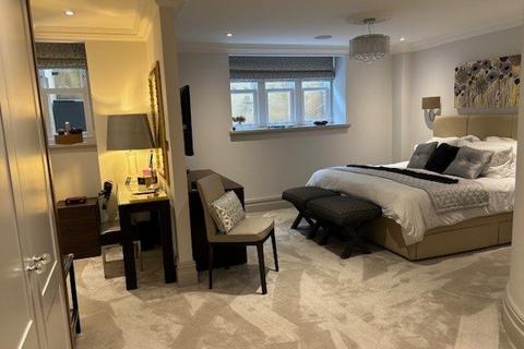 3 bedroom flat for sale, Portsmouth Road, Guildford, Surrey