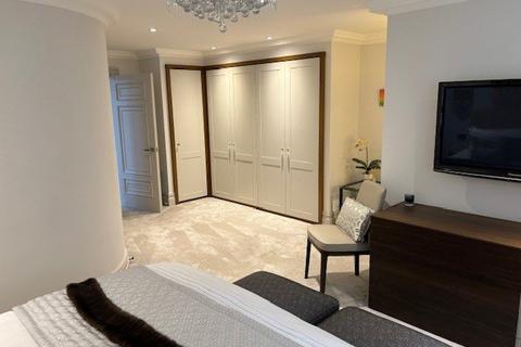 3 bedroom flat for sale, Portsmouth Road, Guildford, Surrey