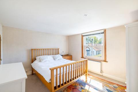 9 Bakers Lane, Lingfield, RH7 6HE