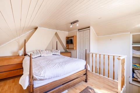 9 Bakers Lane, Lingfield, RH7 6HE