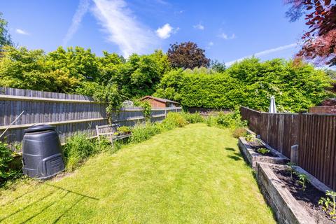 9 Bakers Lane, Lingfield, RH7 6HE