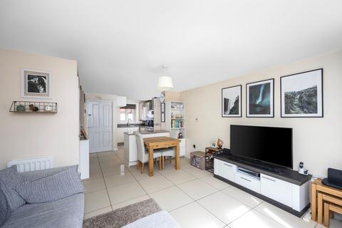 2 bedroom end of terrace house for sale, Whittaker Drive, Horley RH6