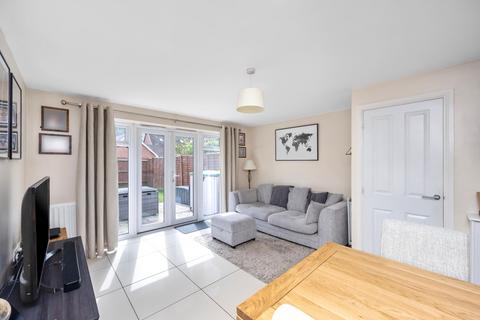 2 bedroom end of terrace house for sale, Whittaker Drive, Horley RH6