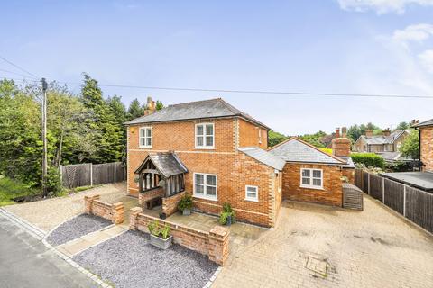 Laburnham Cottage Berry Lane, Worplesdon, Guildford, GU3 3PU