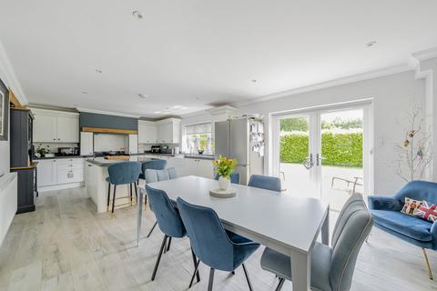 Laburnham Cottage Berry Lane, Worplesdon, Guildford, GU3 3PU